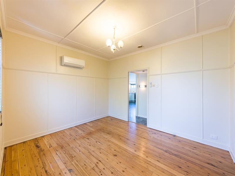 24 Fourth Avenue, Harristown QLD 4350