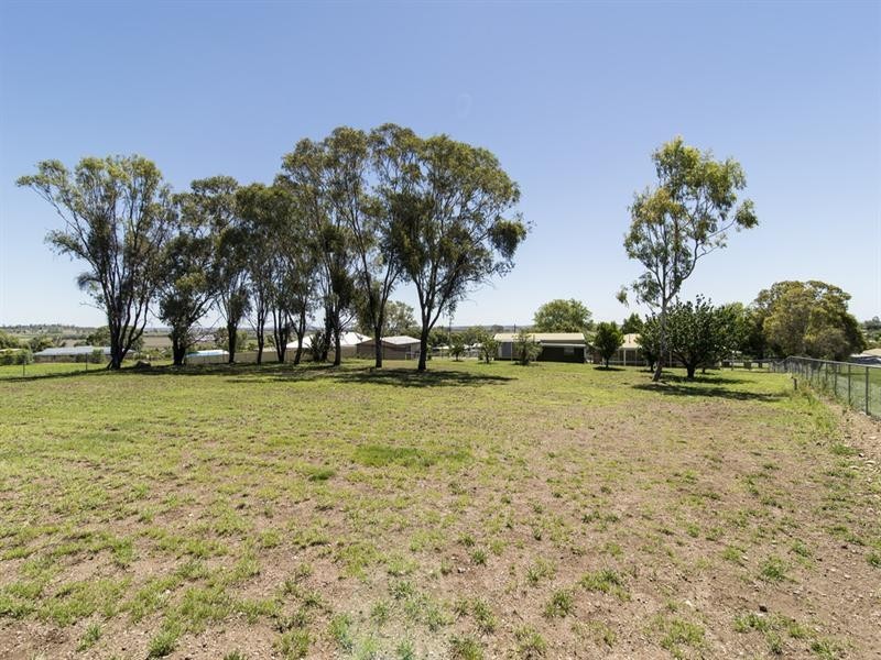 26 Petersens Road, Kingsthorpe QLD 4400