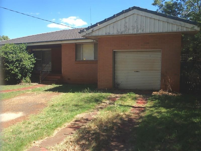 8a Ascot Street, Newtown QLD 4350