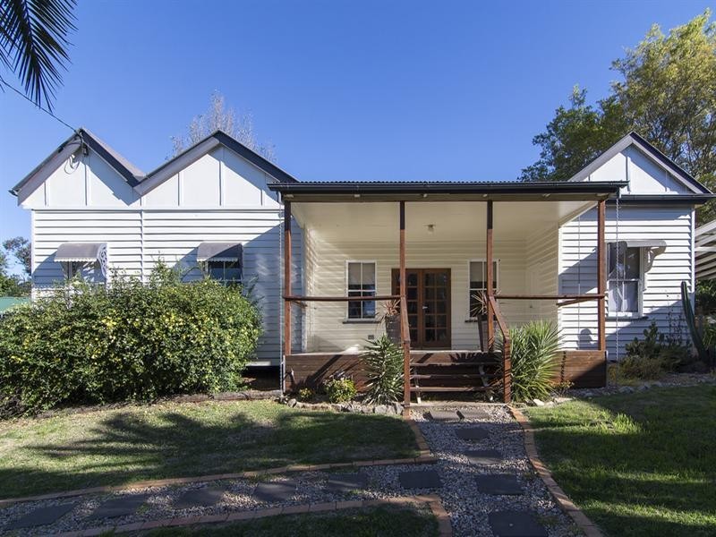 8 Christmas Street, North Toowoomba QLD 4350