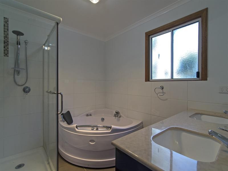 8 Christmas Street, North Toowoomba QLD 4350