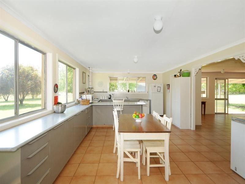 9617 New England Highway, Geham QLD 4352