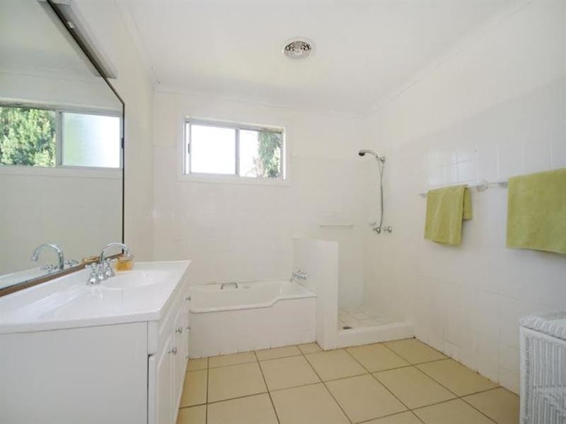 9617 New England Highway, Geham QLD 4352