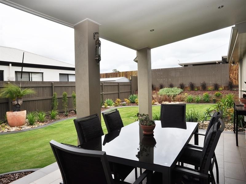 8 Beardsworth Court, Middle Ridge QLD 4350