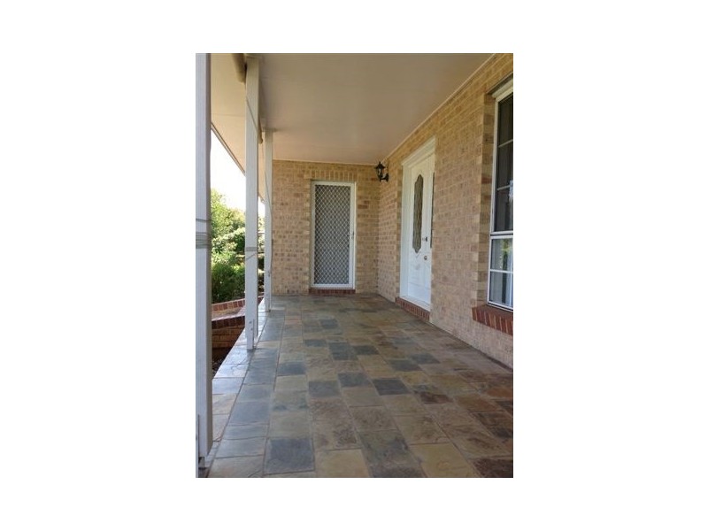9 Flamingo Road, Highfields QLD 4352