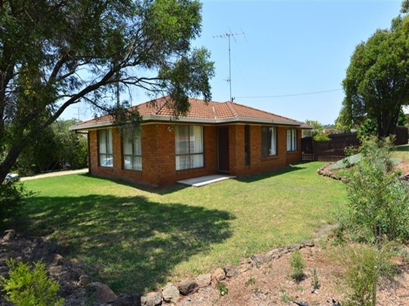 2 Herzer Court, Kearneys Spring QLD 4350