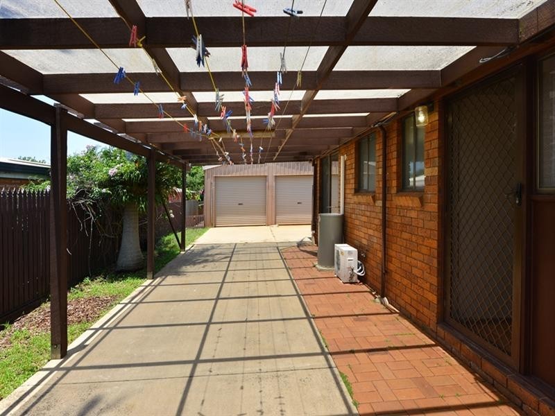 2 Herzer Court, Kearneys Spring QLD 4350