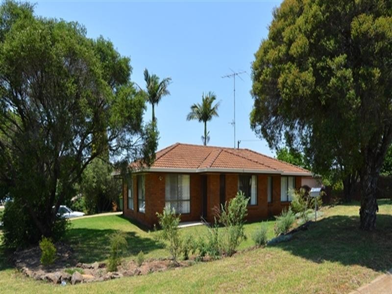 2 Herzer Court, Kearneys Spring QLD 4350
