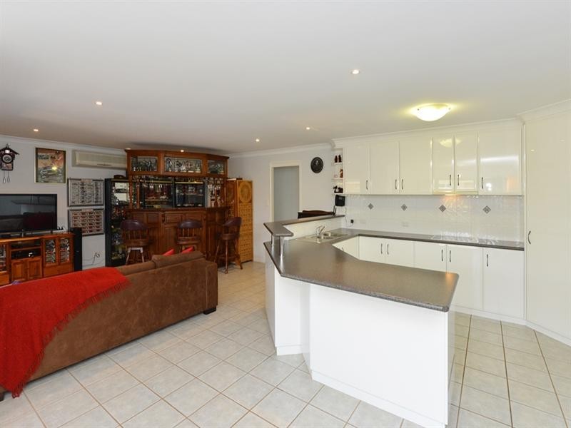 6 Tiley Street, Kearneys Spring QLD 4350