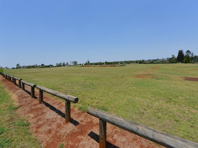6 Tiley Street, Kearneys Spring QLD 4350
