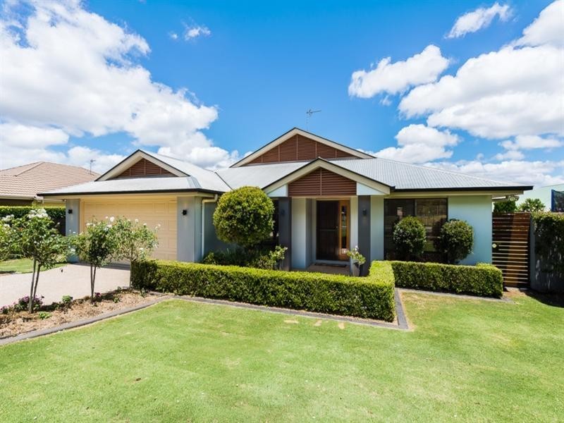 21 Fadden Crescent, Middle Ridge QLD 4350