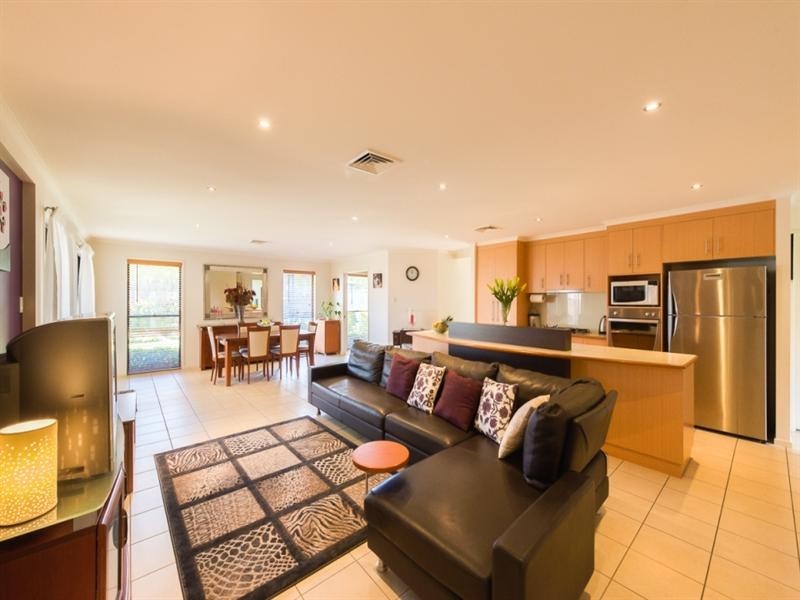 21 Fadden Crescent, Middle Ridge QLD 4350