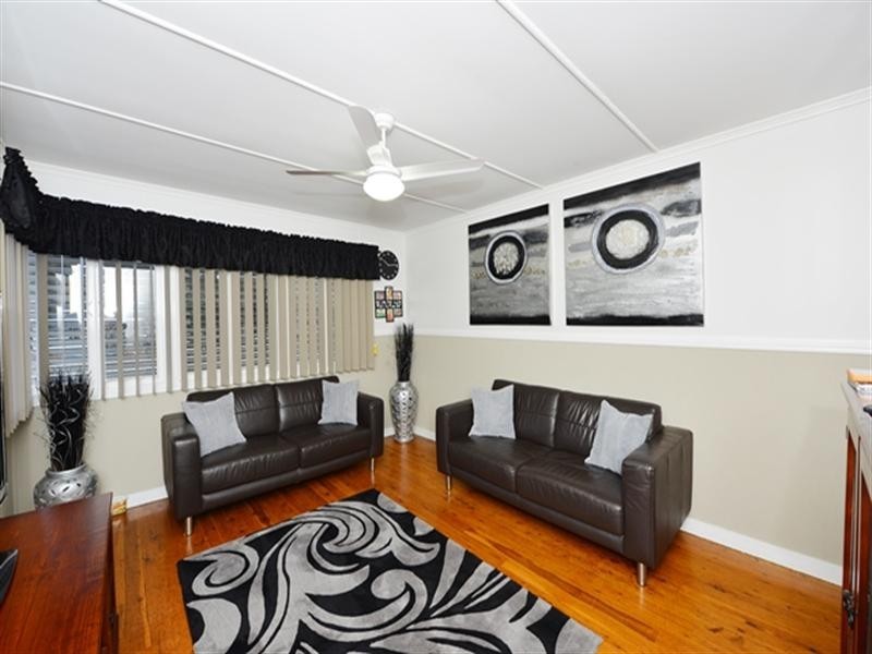 11 Hanlon Street, Newtown QLD 4350