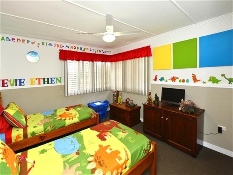 11 Hanlon Street, Newtown QLD 4350