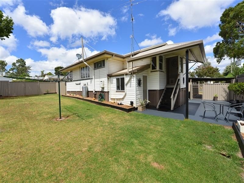 11 Hanlon Street, Newtown QLD 4350