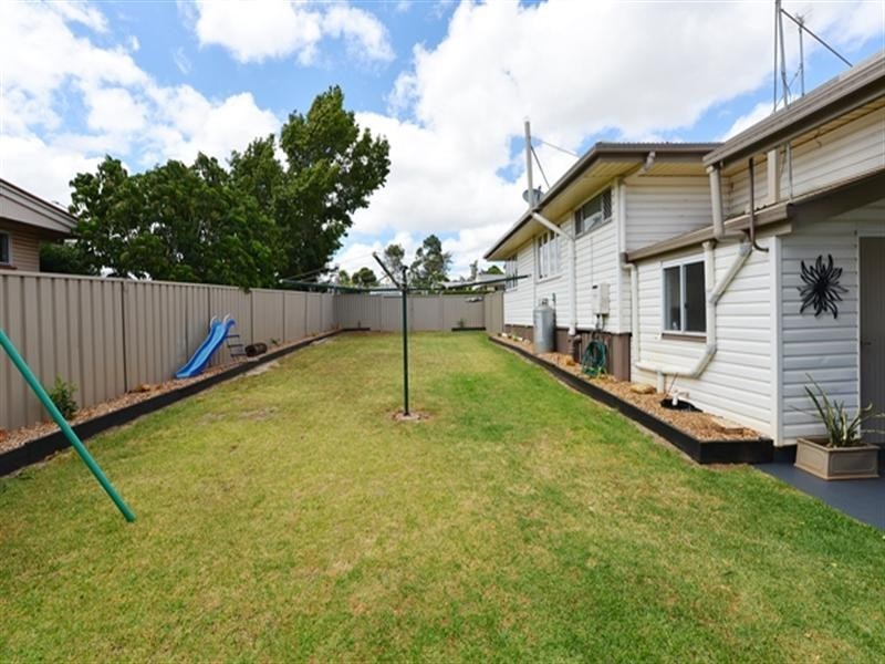 11 Hanlon Street, Newtown QLD 4350