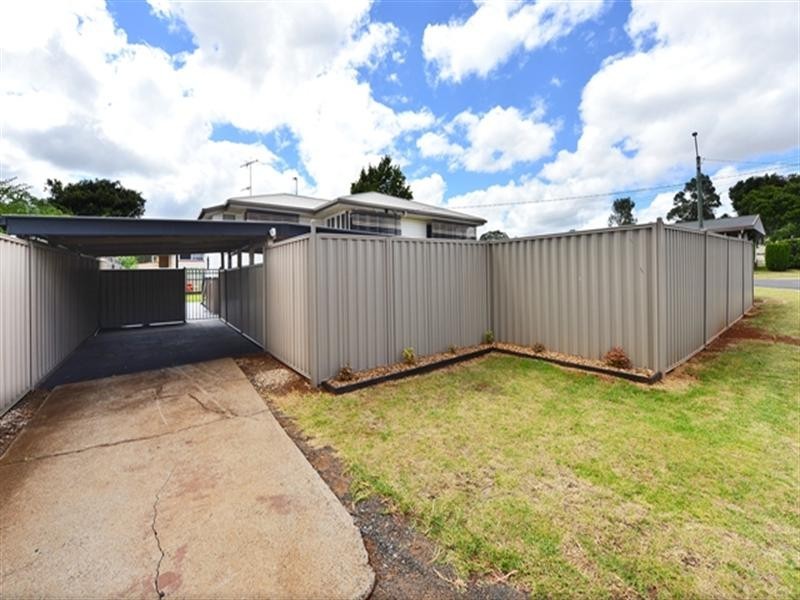 11 Hanlon Street, Newtown QLD 4350