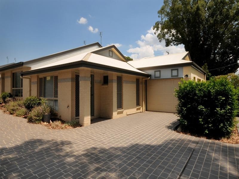 1/242 Mackenzie Street, Rangeville QLD 4350