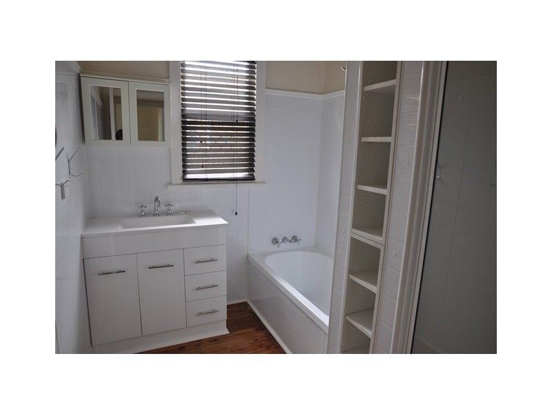 9 Dodd Street, Newtown QLD 4350