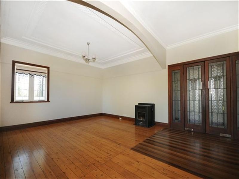 1 Stonehaven Street, Mount Lofty QLD 4350
