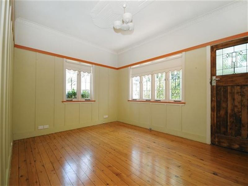 1 Stonehaven Street, Mount Lofty QLD 4350