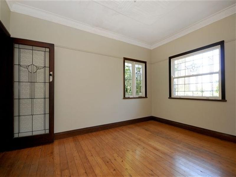 1 Stonehaven Street, Mount Lofty QLD 4350