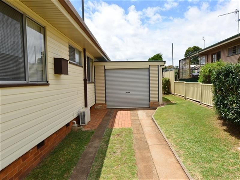 20 Hanlon Street, Newtown QLD 4350