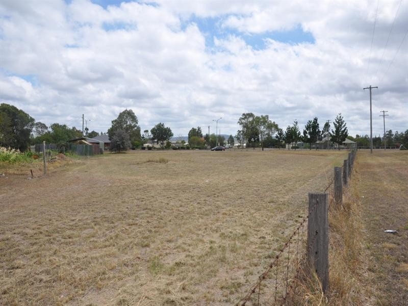 3 Eton Street, Cambooya QLD 4358