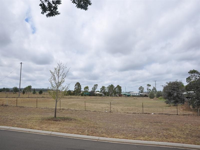 3 Eton Street, Cambooya QLD 4358