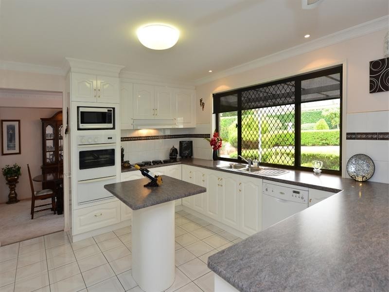 16 Llanwynne Court, Middle Ridge QLD 4350