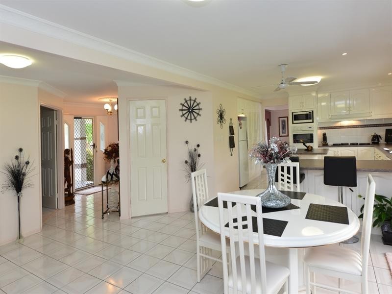 16 Llanwynne Court, Middle Ridge QLD 4350