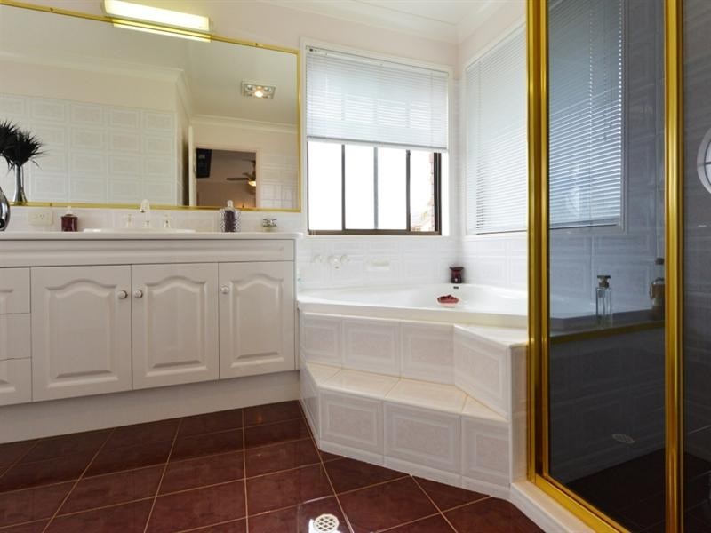 16 Llanwynne Court, Middle Ridge QLD 4350