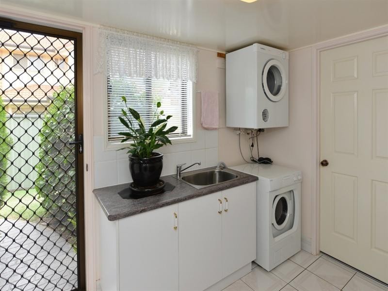 16 Llanwynne Court, Middle Ridge QLD 4350