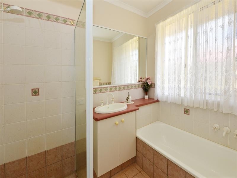 6 Hillcroft Court, Darling Heights QLD 4350