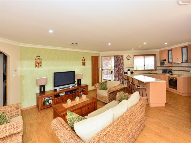 21 Scullin Street, Middle Ridge QLD 4350