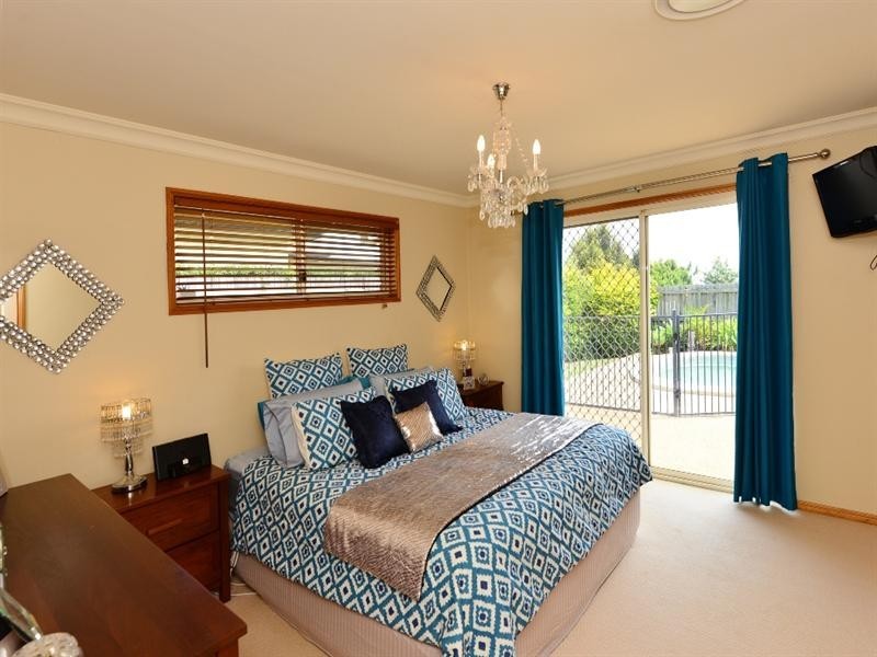 21 Scullin Street, Middle Ridge QLD 4350