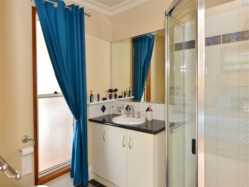 21 Scullin Street, Middle Ridge QLD 4350