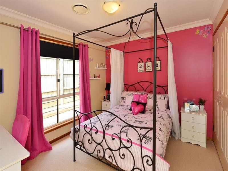 21 Scullin Street, Middle Ridge QLD 4350