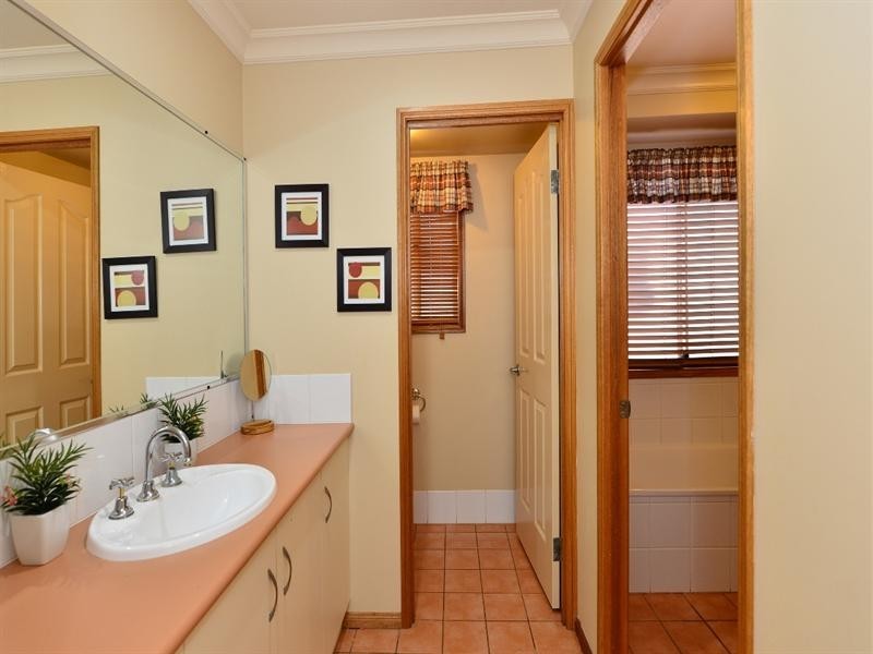 21 Scullin Street, Middle Ridge QLD 4350