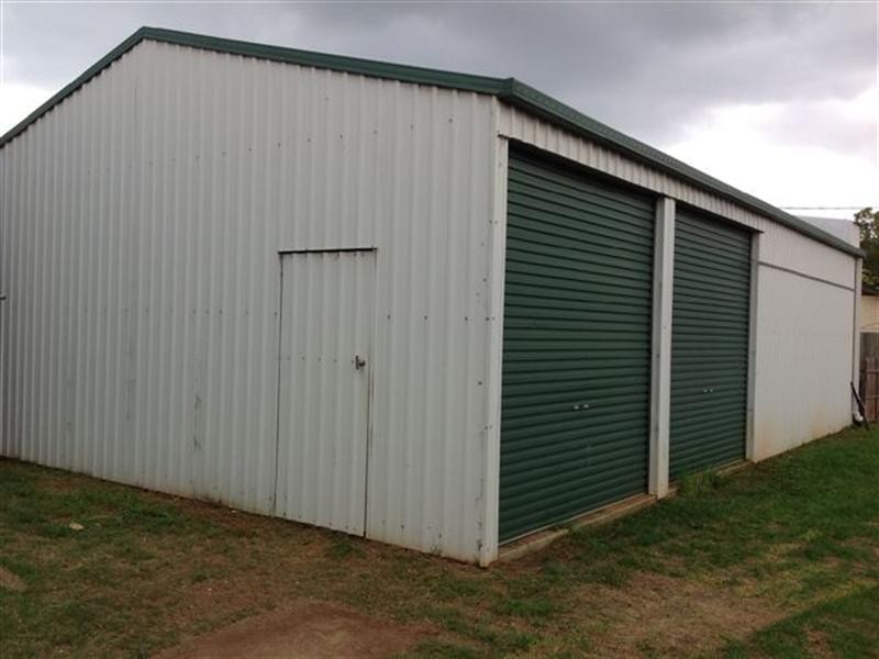 8 Albert Street, Newtown QLD 4350