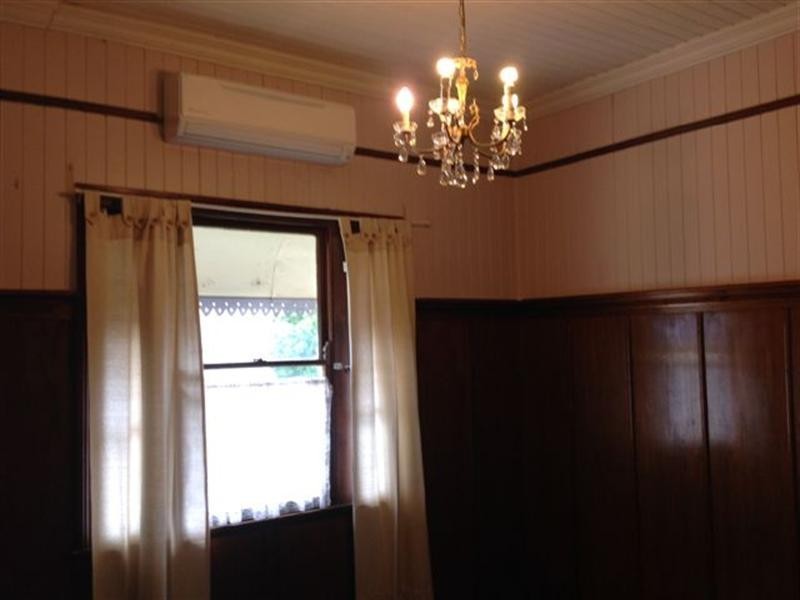 8 Albert Street, Newtown QLD 4350