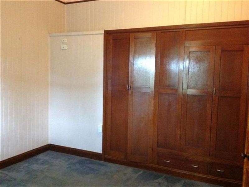 8 Albert Street, Newtown QLD 4350