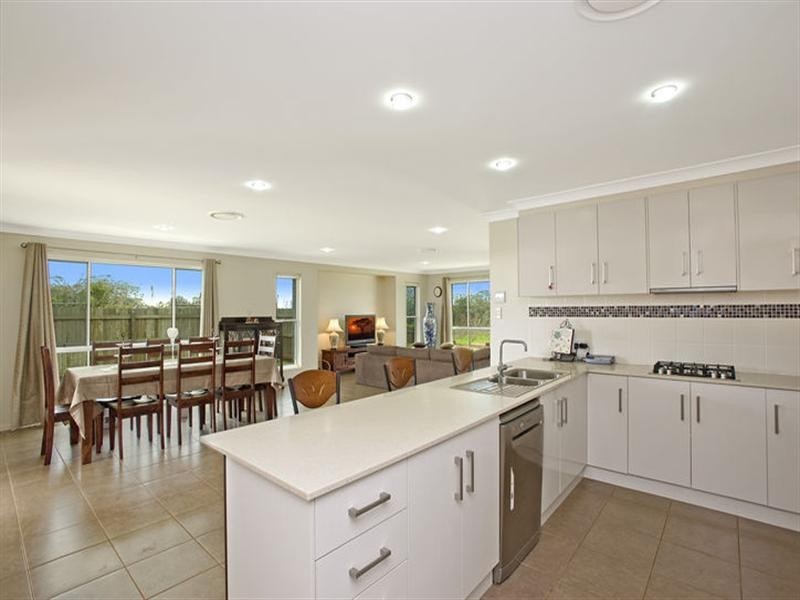 11 Neiwand Street, Kearneys Spring QLD 4350