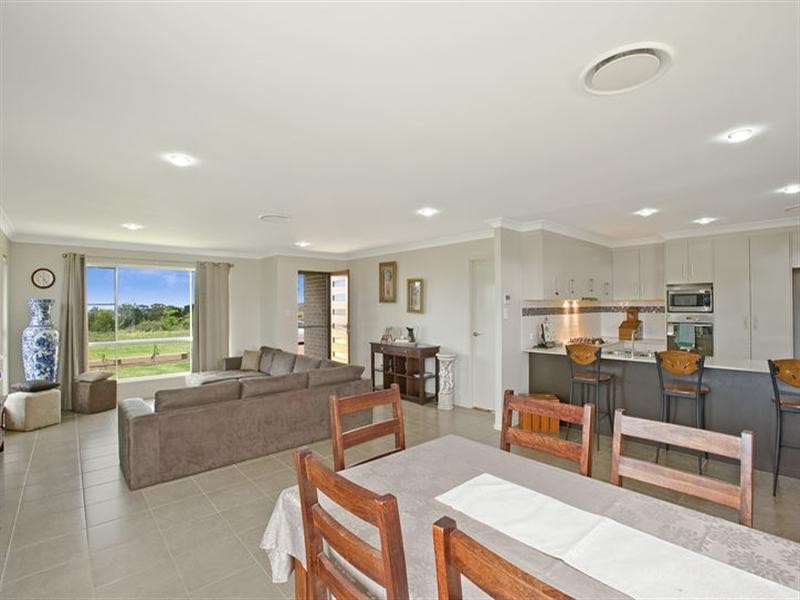 11 Neiwand Street, Kearneys Spring QLD 4350