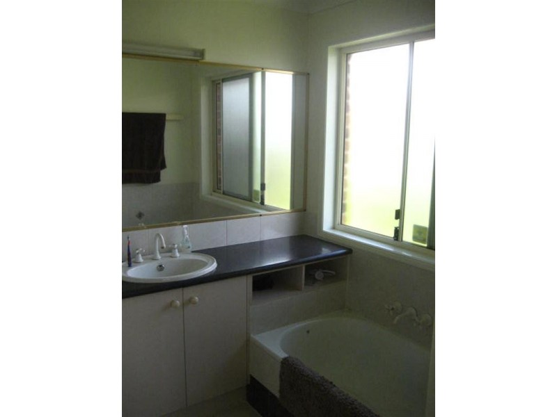 8 Degan Court, Middle Ridge QLD 4350