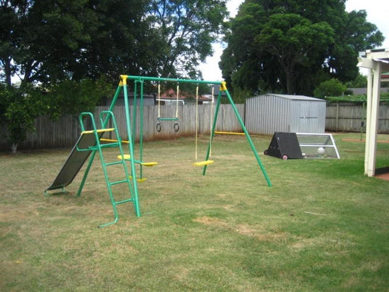 8 Degan Court, Middle Ridge QLD 4350