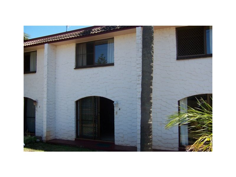 203 Campbell Street, Newtown QLD 4350