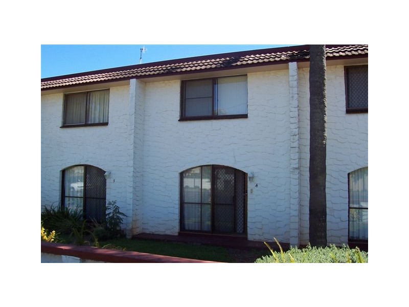 203 Campbell Street, Newtown QLD 4350