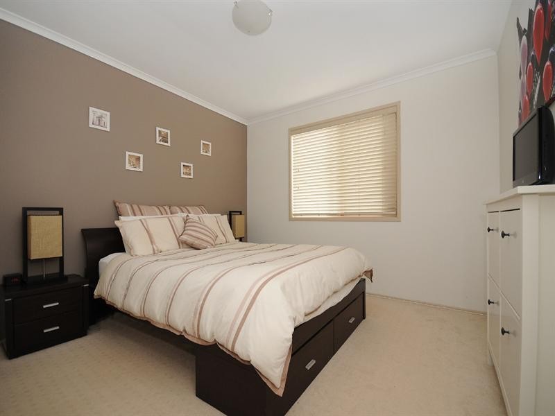 12 Hoffman Street, Kearneys Spring QLD 4350