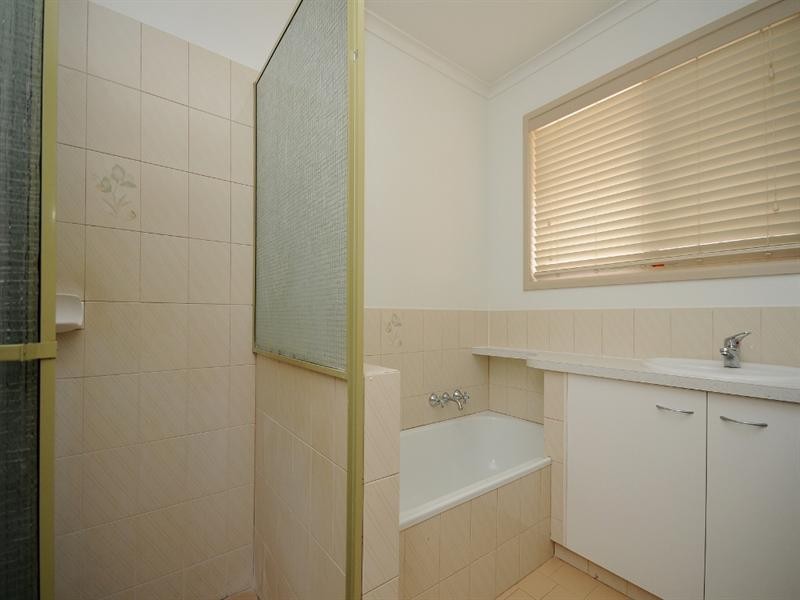 12 Hoffman Street, Kearneys Spring QLD 4350